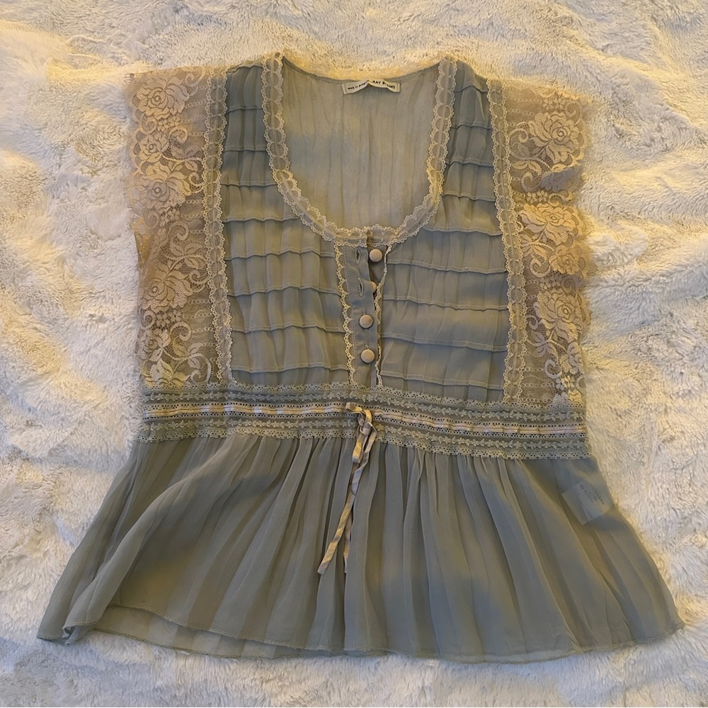Ray Beams -work in progress- delicate top with lace